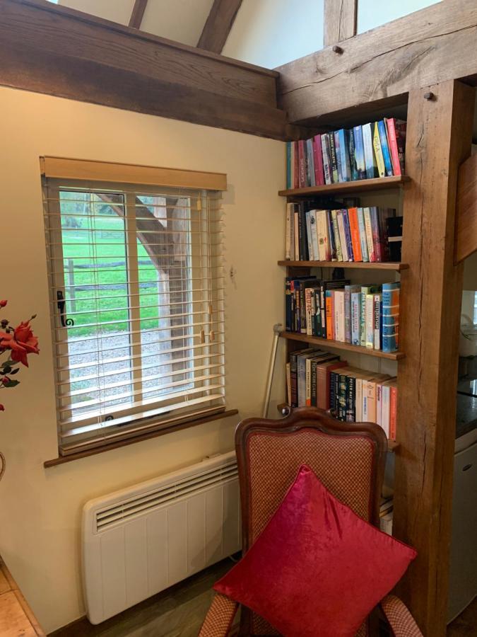 Stable Cottage ドーキング エクステリア 写真